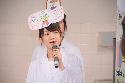 写真：栄養教育担当の学生の熱心な発表