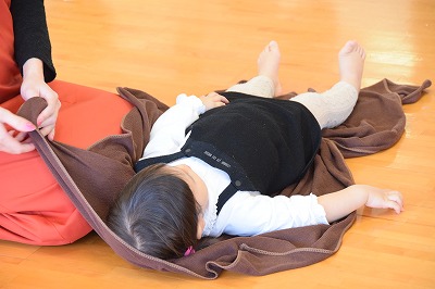 親子で運動遊びの様子