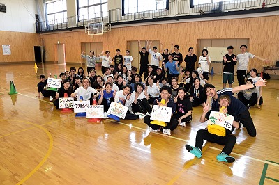 写真：レクリエーションの途中で全員でポーズ