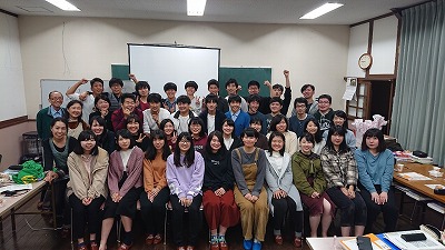社会福祉学科の学生が勉強している様子