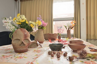 写真：白梅祭。企画。アースワーク部による展示と土ひねり体験
