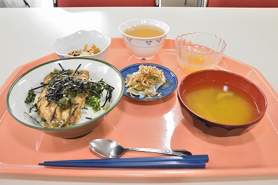 写真：提供された献立の完成品