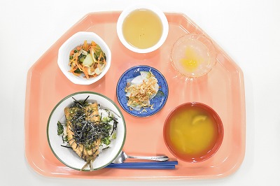 写真：給食経営管理論実習の第2回で提供した献立の完成品