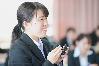 写真：質問をする学生