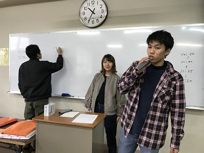 写真：事前協議の様子。