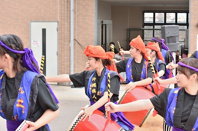 写真：白梅祭。ステージイベント。沖縄県人会