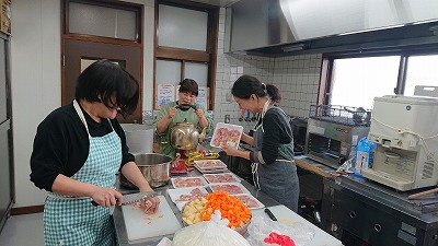 社会福祉学科の学生が勉強している様子
