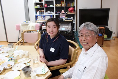地域住民の方交流している写真