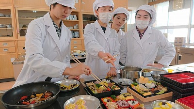 お弁当開発風景