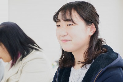 写真：栄養教育を熱心に聞き入る食事の提供を受けた学生