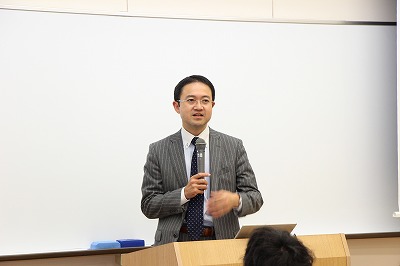 講義中の真壁先生