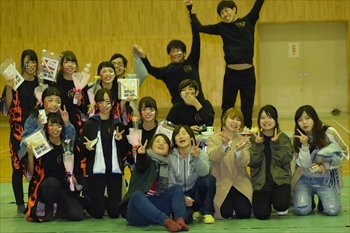 写真：追いコンに参加した学生の集合写真