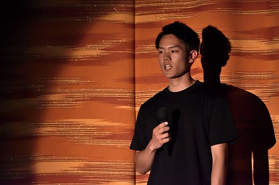 写真：開会のあいさつをする沖縄県人会会長