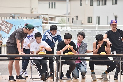写真：白梅祭。ステージイベント。早食い