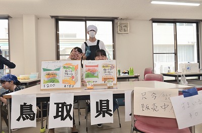 写真：白梅祭。模擬店。鳥取県人会