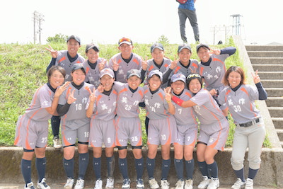 写真：試合直後に全員で記念撮影