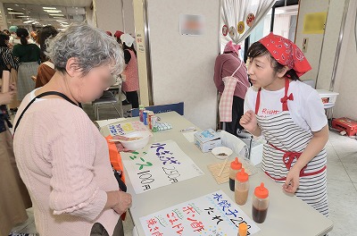 写真：白梅祭。模擬店。学友会執行部