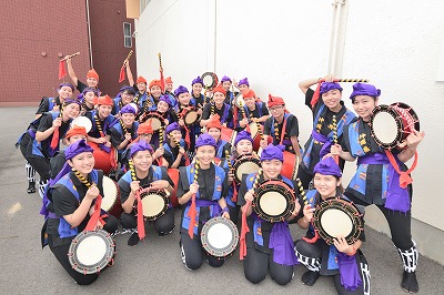 写真：白梅祭。ステージイベント。沖縄県人会