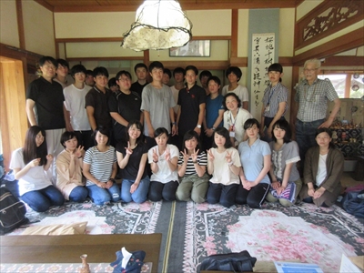 写真：学生の集合写真