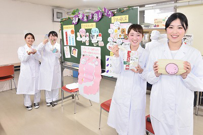 写真：栄養教育担当の学生の集合写真