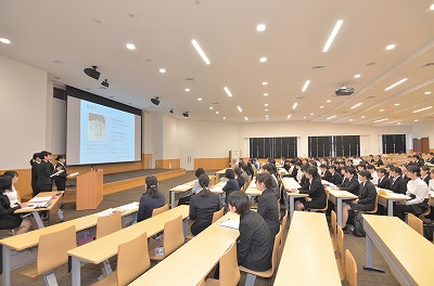 写真：食物学科卒業研究中間発表会の様子