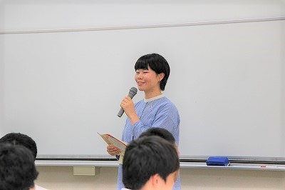 説明学生