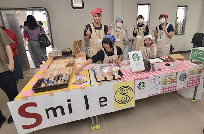 写真：白梅祭。模擬店。社会福祉学科スマイルカンパニー