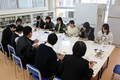 写真：マルイ担当者と協議検討している様子