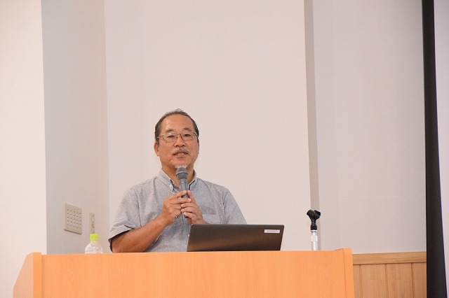 講師の先生が話されている様子
