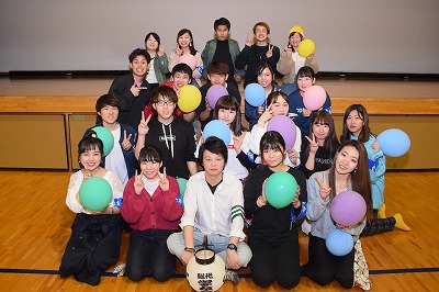 学友会執行部員の集合写真
