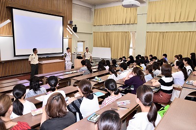 写真：外部講師として講演くださった自衛隊広報官の3名