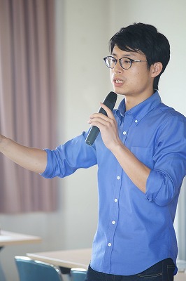 写真：講師の高山氏。熱く語る