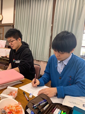社会福祉学科の学生が勉強している様子