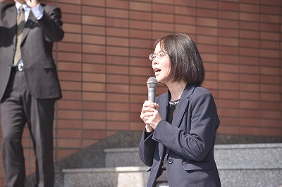 写真：熱のこもった激励をするこさか学科長