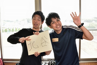 写真：北谷高校出身者2名