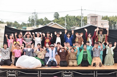 写真：白梅祭。ステージイベント。児童文化研究部
