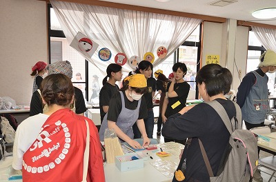 写真：白梅祭。模擬店。アウトドアサークルPeaks