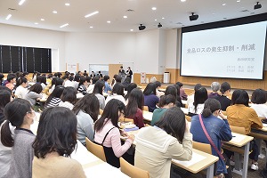 写真：卒業研究の発表会の様子