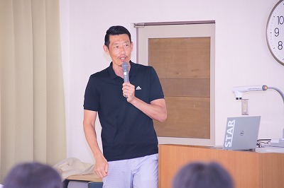 写真：児童学科の学科イベントでミニ講義を行う児童学科教員