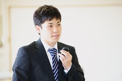 写真：質問をする学生