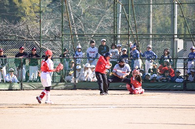 ソフトボール教室での指導の様子