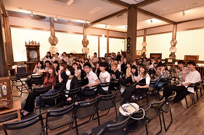 写真：全員そろって記念撮影