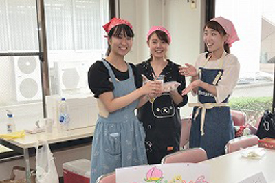 写真：白梅祭。模擬店。食品ロス削減サークル