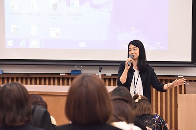 写真：管理栄養士として強い思いをもって勤務されていることを話す講師