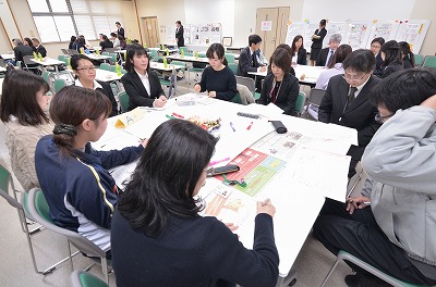 写真：フォーラムの情報交換の様子