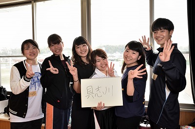 写真：具志川高校出身者6名