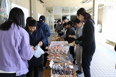 学内販売の様子