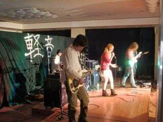 写真：軽音楽部のライブの様子