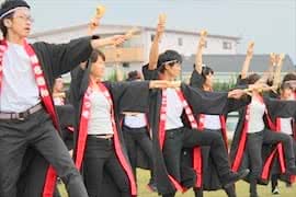 写真：よさこい踊りをする様子
