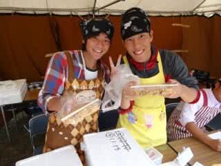 写真：蒜山おこわを販売する様子